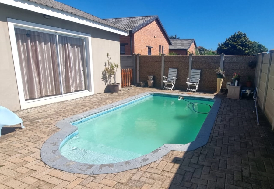 To Let 3 Bedroom Property for Rent in Jeffreys Bay Central Eastern Cape